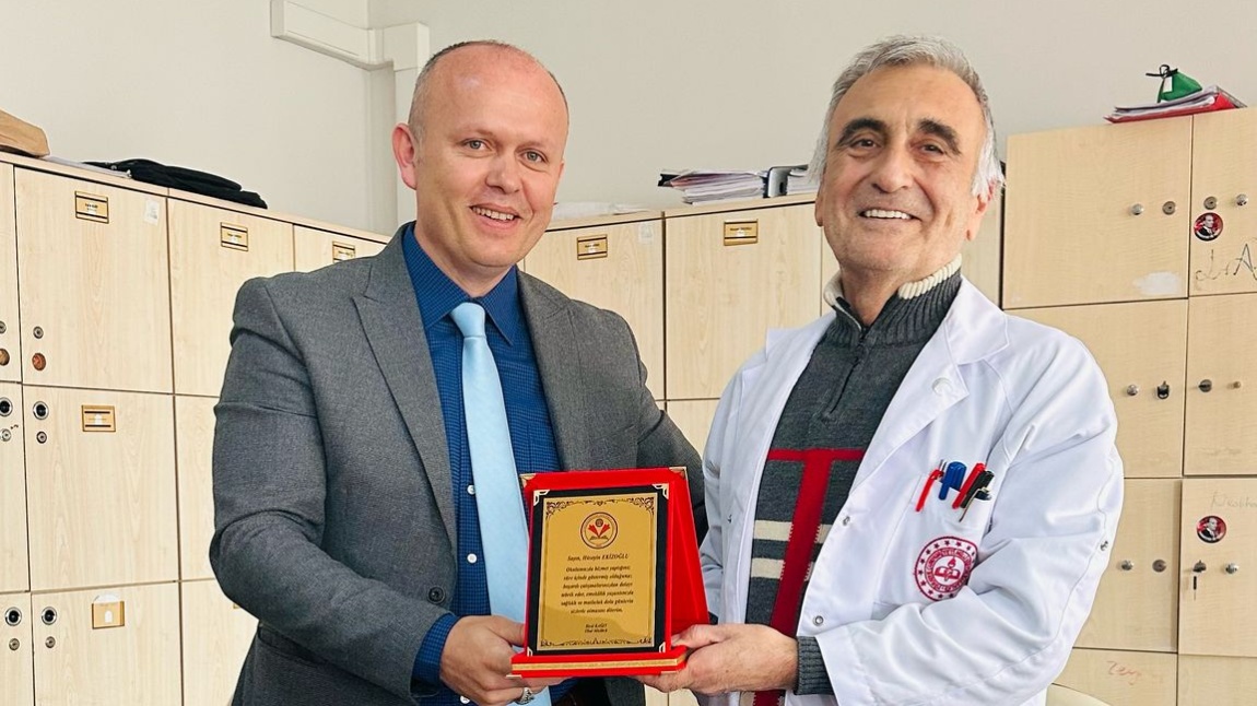 Kimya Öğretmenimiz Hüseyin Ekizoğlu Emekliye Ayrıldı